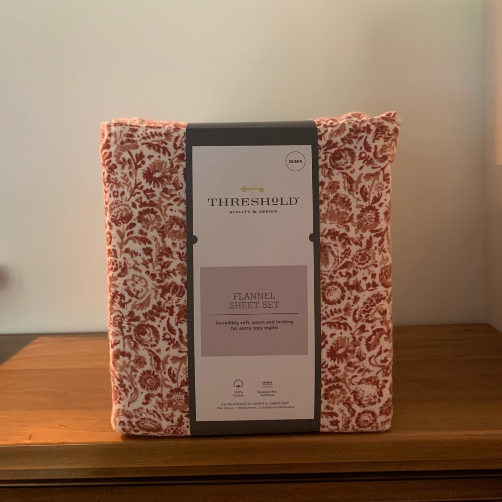 Brand New Queen sheet set floral
